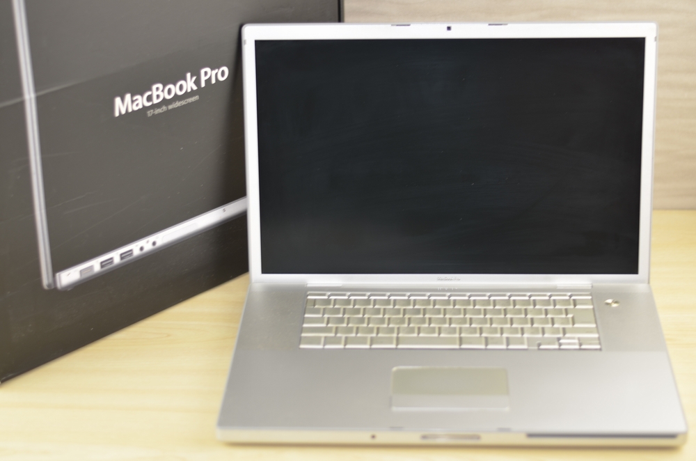MacBook Pro買取ました！17-inch Early 2008 壊れたMacBook Proの買取はオンラインMac買取ストアにお任せください！